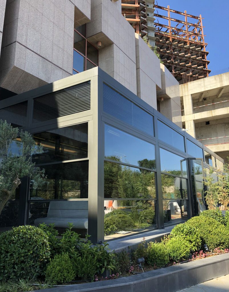 The Maslak Hilton Hotel Skylounge Bioclimatic Pergola (1)