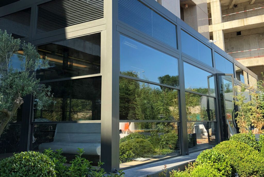 The Maslak Hilton Hotel Skylounge Bioclimatic Pergola (14)