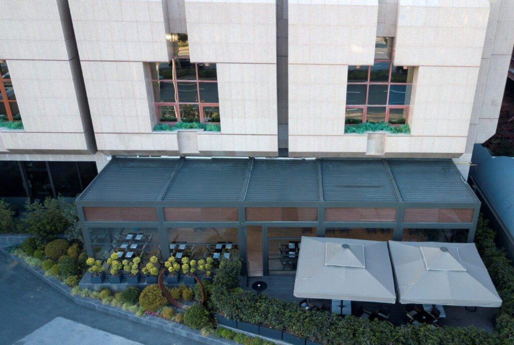 The Maslak Hilton Hotel Skylounge Bioclimatic Pergola (5)