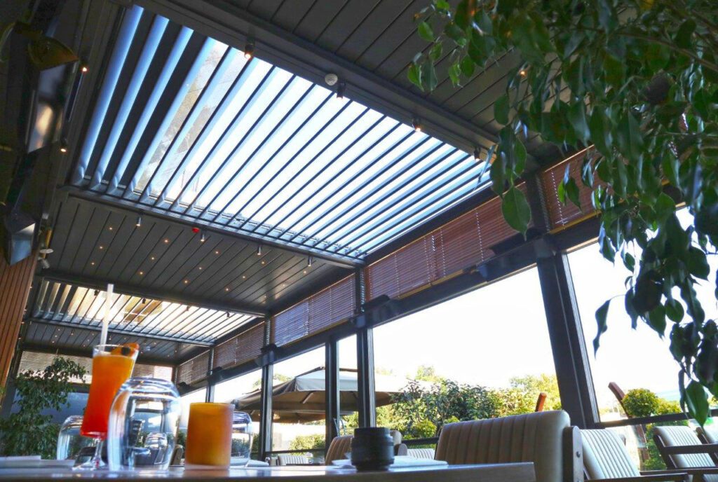 The Maslak Hilton Hotel Skylounge Bioclimatic Pergola (9)